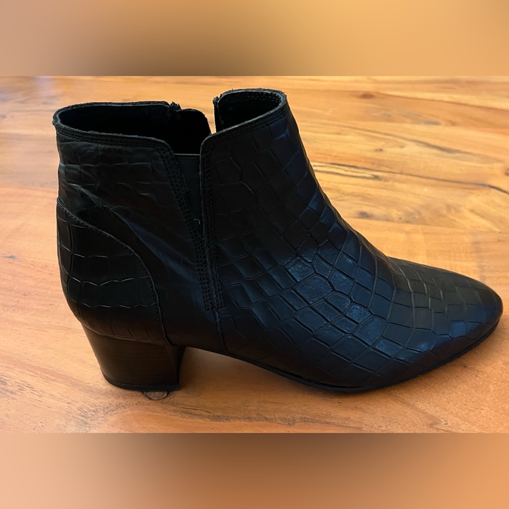 Davos ankle boots genuine leather size 8